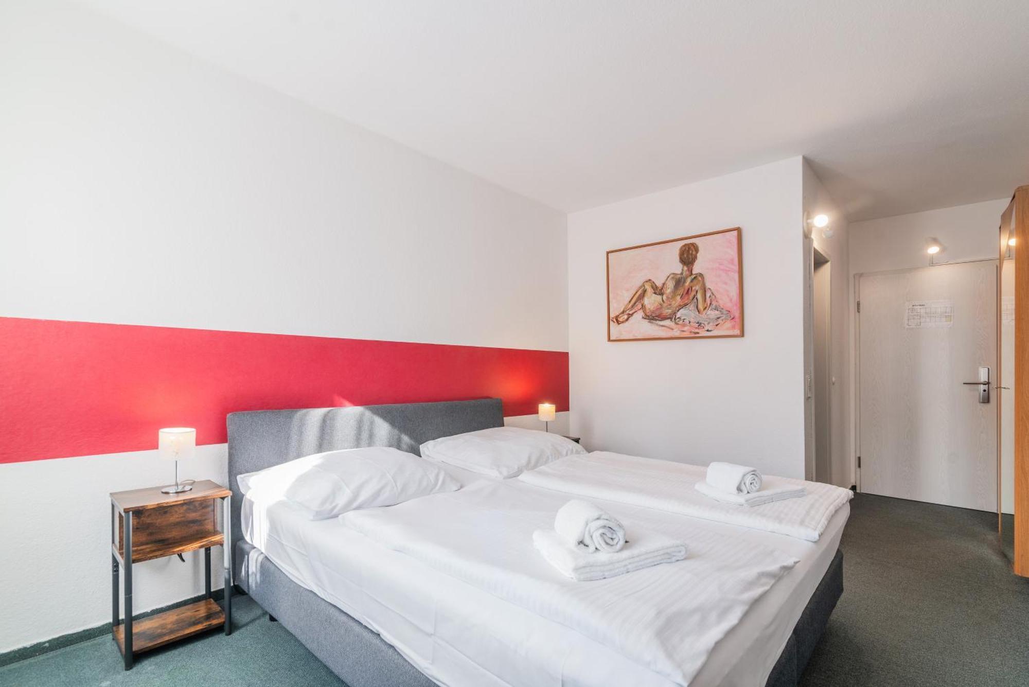 Hotel Cafe Galerie - Smart Tv - Free Parking Garbsen